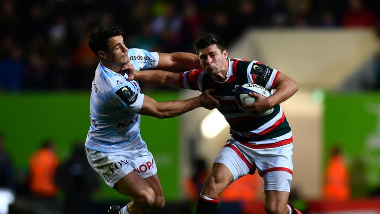 Ben Youngs hands off Dan Carter