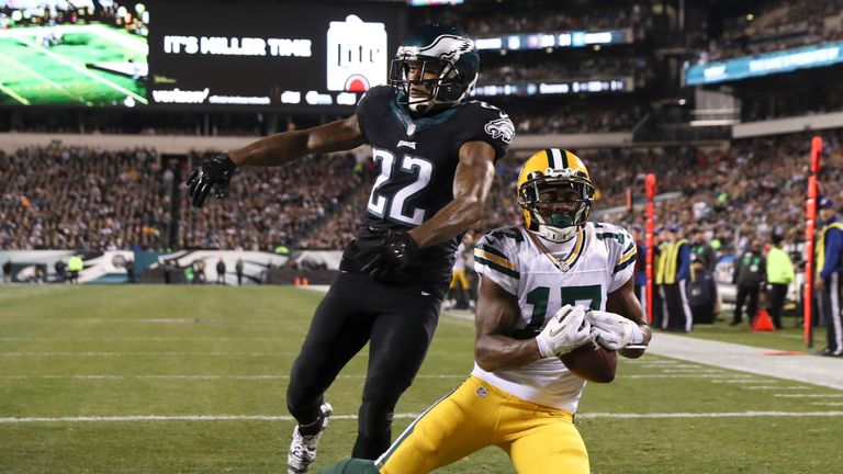 Davante Adams scored a 20 yard touchdown in tight coverage