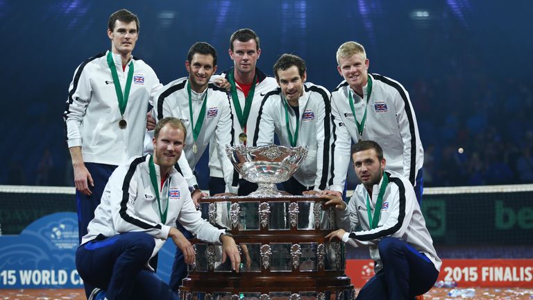 Jamie Murray, Dom Inglot, James Ward, Leon Smith, Andy Murray, Kyle Edmund and Dan Evans pose with the Davis Cup