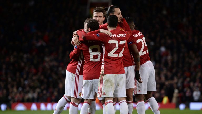 Manchester United players celebrate Juan Mata's goal