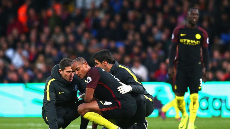 Vincent Kompany has been ruled out for a number of weeks after suffering a fresh knee injury