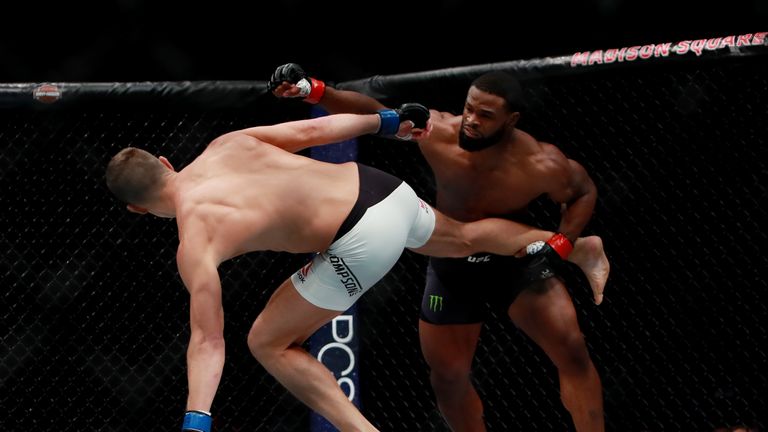Woodley (R) would give McGregor a chance to win a third belt