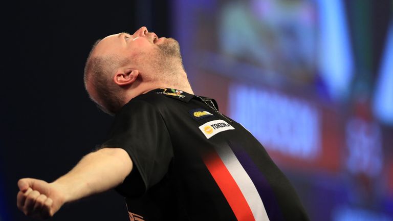 Raymond van Barneveld celebrates defeating Taylor