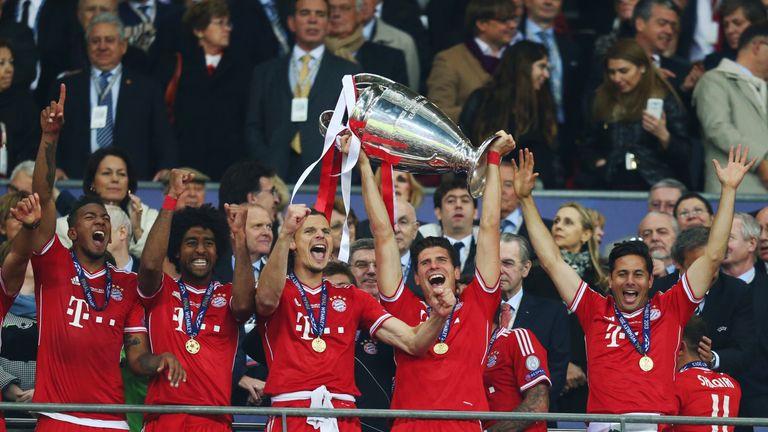 Gomez lifts the Champions League after Bayern beat Borussia Dortmund at Wembley