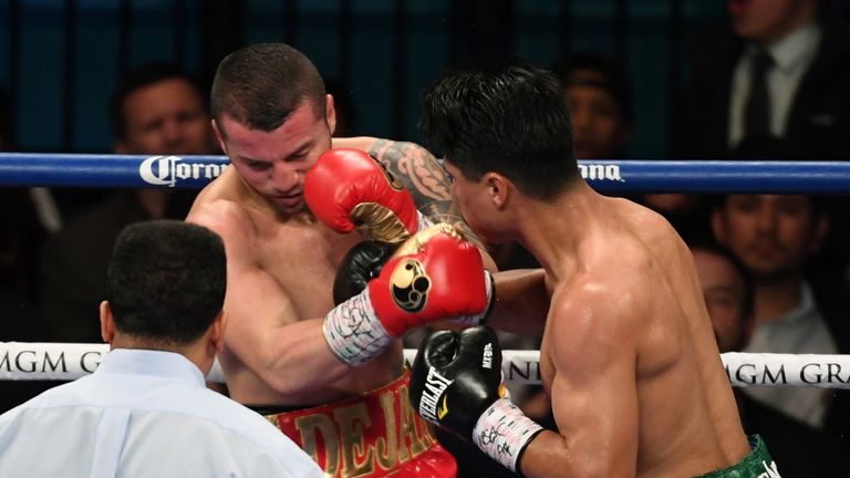 Mikey Garcia (R) became a three-weight world champion, adding the WBC lightweight to his collection