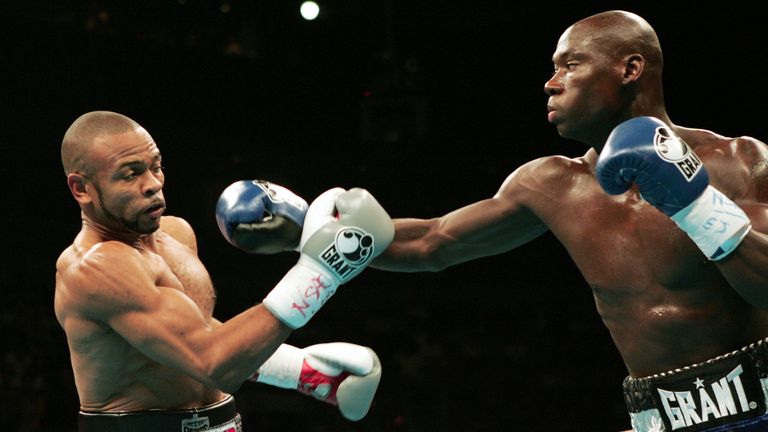 Roy Jones Jr (L) lost his WBC and WBA light-heavyweight titles to Antonio Tarver in 2004