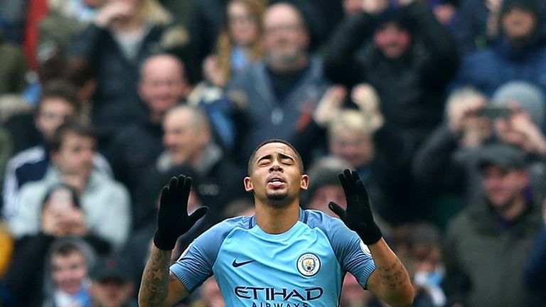 gabriel-jesus-goal-celeb-manchester-city-premier-league-swansea_3890394.jpg