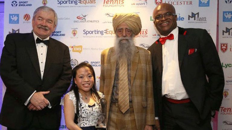 Rachel Choong was presented with her award by 105-year-old Sikh marathon runner Fauja Singh