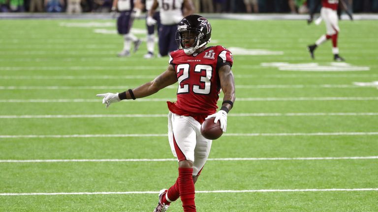 Robert Alford intercepted Tom Brady's pass, returning the ball 82 yards to put the Falcons 21-0 up