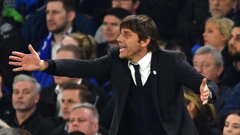 Conte gestures on the touchline