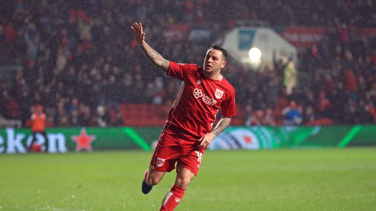 Cardiff City sign Bristol City midfielder Lee Tomlin on three-year deal