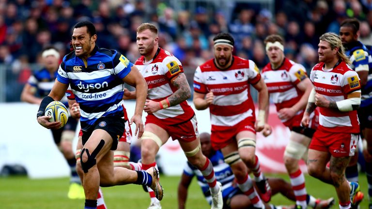 Robbie Fruean breaks clear to score Bath's bonus-point try