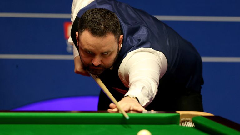 Stephen Maguire in action against Anthony McGill