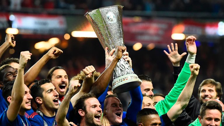 Manchester United's players celebrate after winning the Europa League 