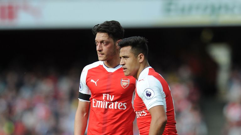 Wenger says he expects to keep Mesut Ozil and Alexis Sanchez