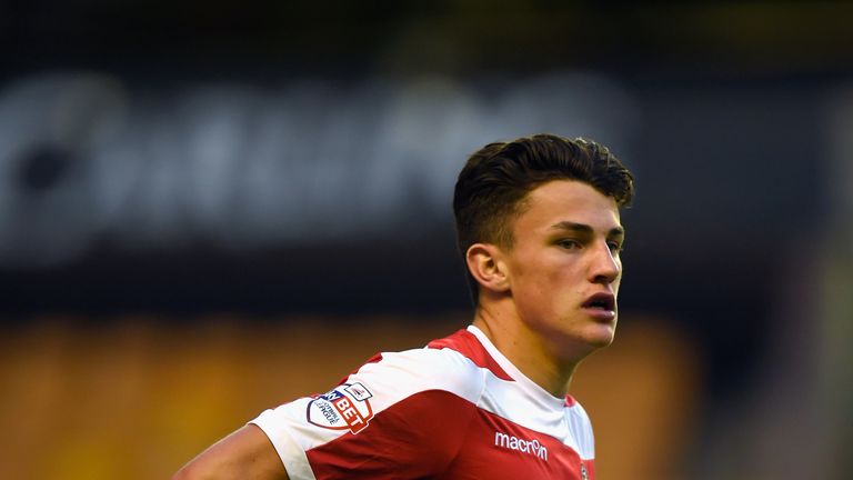 Manchester United defender lined up by League One club for summer move
