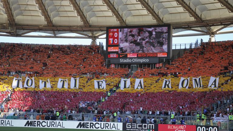 Roma fans greet Francesco Totti for his last match