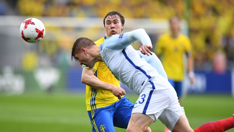 Simon Tibbling looks to put Alfie Mawson under pressure