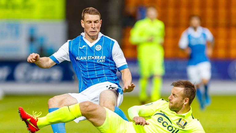 David Wotherspoon and Trakai's Arunas Klimavicius jostle for possession at McDiarmid Park