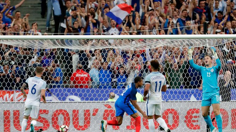  Jack Butland shows his frustration after Dembele's winner