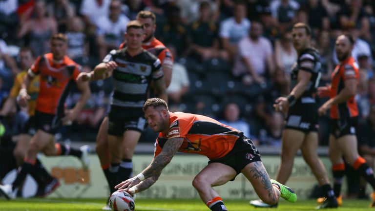 Zak Hardaker dives over for Castleford's second try