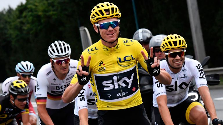 Froome would become the first man to complete the double sine 1995 if he wins in Spain
