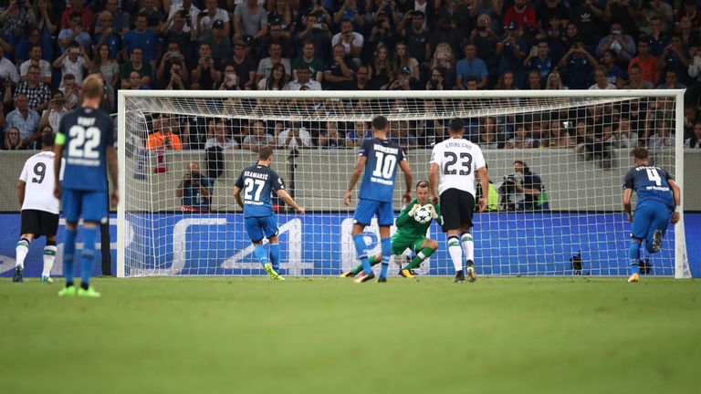 Simon Mignolet saves Andrej Kramaric's penalty