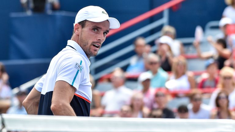 Bautista Agut struggled to contain Federer and settle into his game