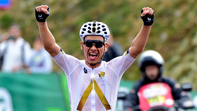 Nibali eats into Froome's Vuelta lead on tricky stage