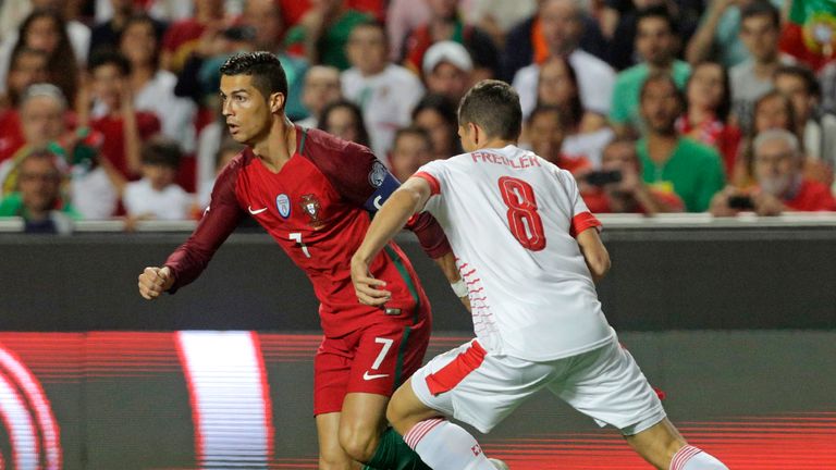 Cristiano Ronaldo (L) and Swiss midfielder Remo Freuler (R) battle for the ball