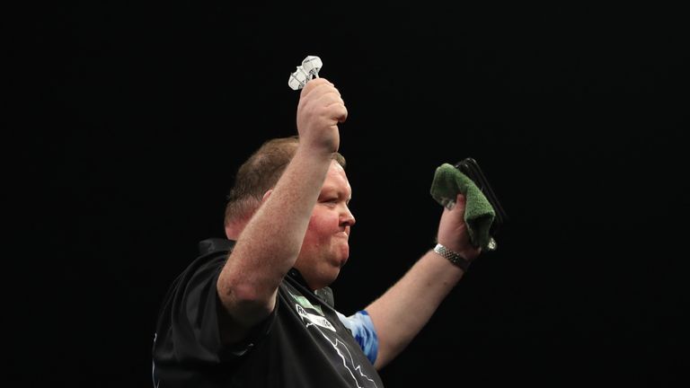Henderson fell behind to Alan Norris in the second round, but recovered to win 3-1