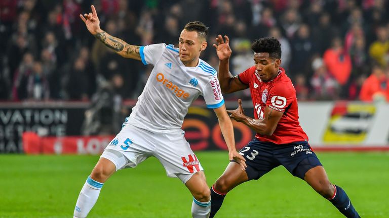 Marseille's Lucas Ocampos (L) vies with Lille forward Thiago Mendes in the Ligue 1 clash