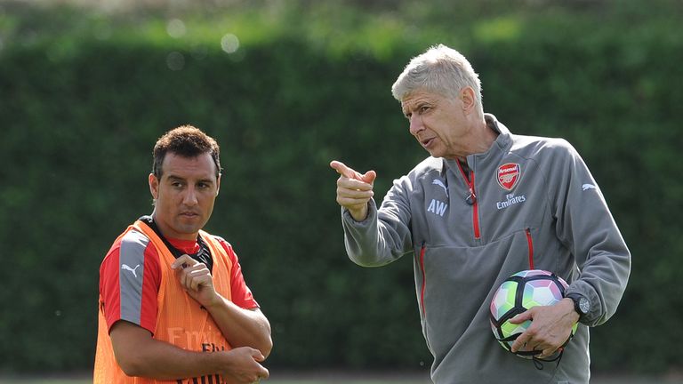 http://e2.365dm.com/17/11/16-9/20/skysports-santi-cazorla-arsene-wenger-arsenal-football_4157161.jpg
