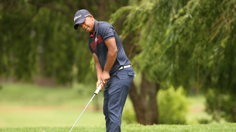 Keenan Davidse leads outright despite spending four days in hospital ahead of the tournament