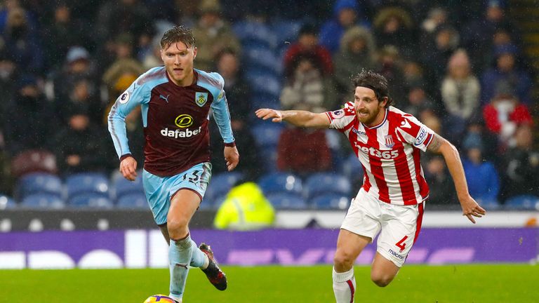 Jeff Hendrick and Joe Allen battle for the ball in the middle of the park