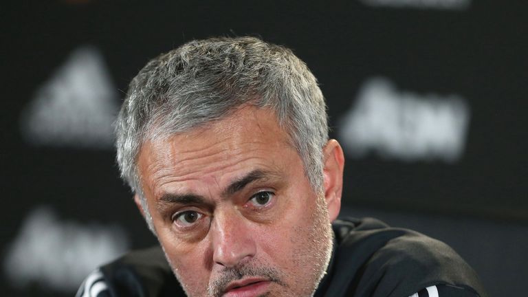 Antonio Conte Labels Jose Mourinho 'Little Man' As Feud Escalates