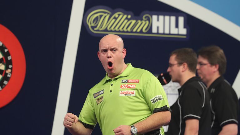 Cross wins first set against Van Gerwen Cross wins first set against Van Gerwen
