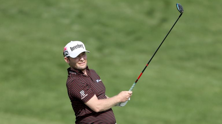 Donaldson stays in front as McIlroy circles