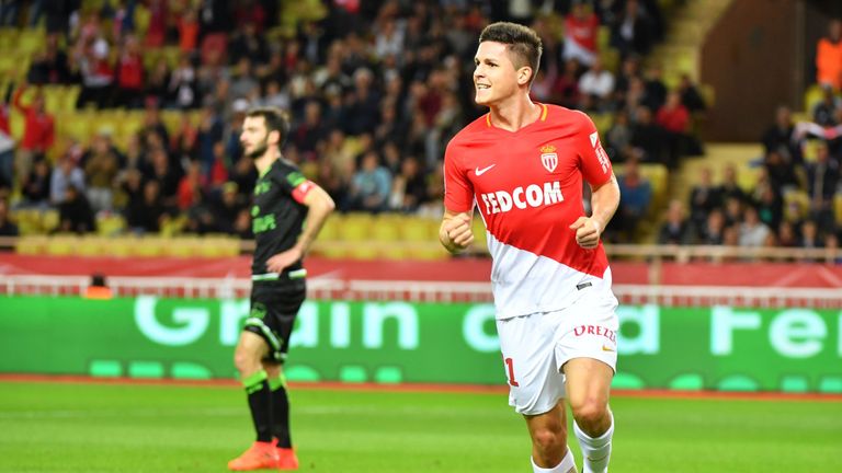Southampton have agreed a £19.1m deal to sign striker Guido Carrillo
