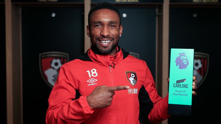 Defoe poses with his Carling Premier League Goal of the Month award