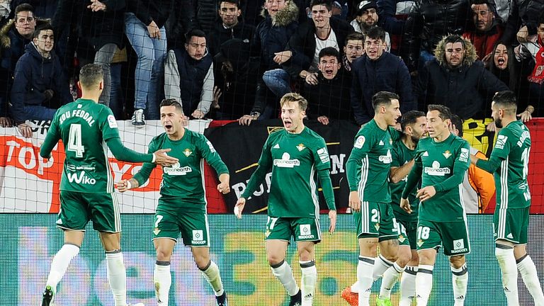Real Betis' players celebrate their win at Alaves