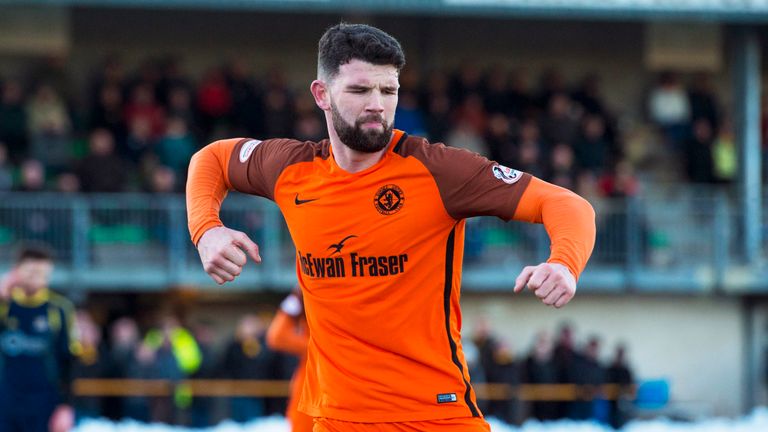 Dundee Utd's Mark Durnan celebrates his goal