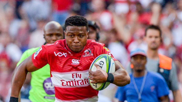 Aphiwe Dyantyi on the attack for the Lions