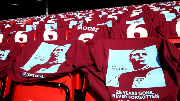 West Ham paid tribute to Bobby Moore on the 25th anniversary of his death and fans were given commemorative shirts at Anfield