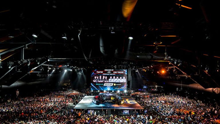 The arena is packed as the European home crowd cheers for their champions (credit: Riot Games)
