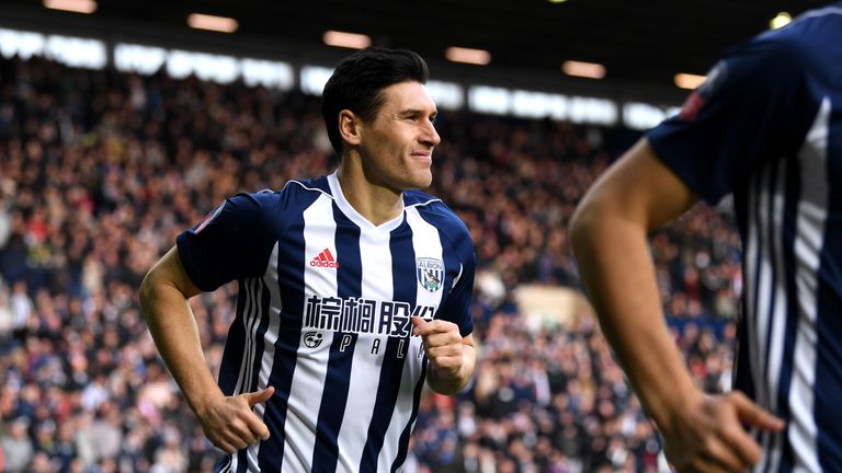 Gareth Barry decides to remain at West Brom after signing one-year deal