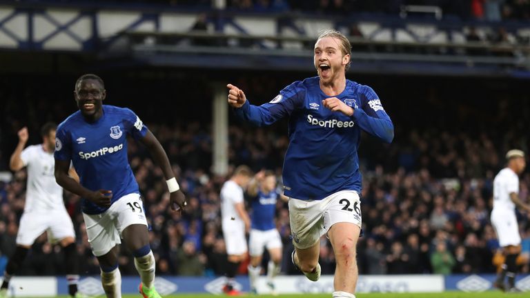 Tom Davies made it 3-0 with a smart close-range finish