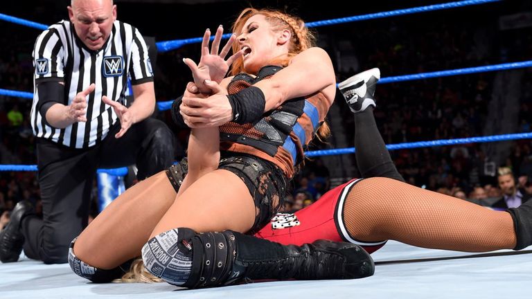 Becky Lynch forced Carmella to tap out on SmackDown