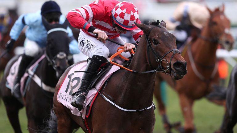 Veneer Of Charm powers to victory in the Fred Winter