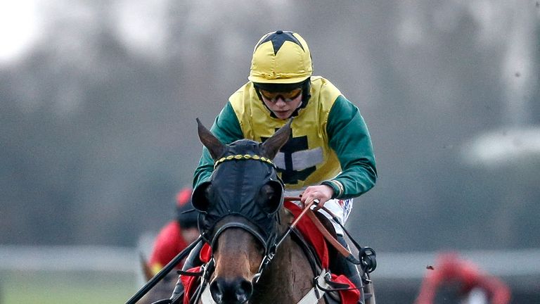 Bryony Frost rides Milansbar